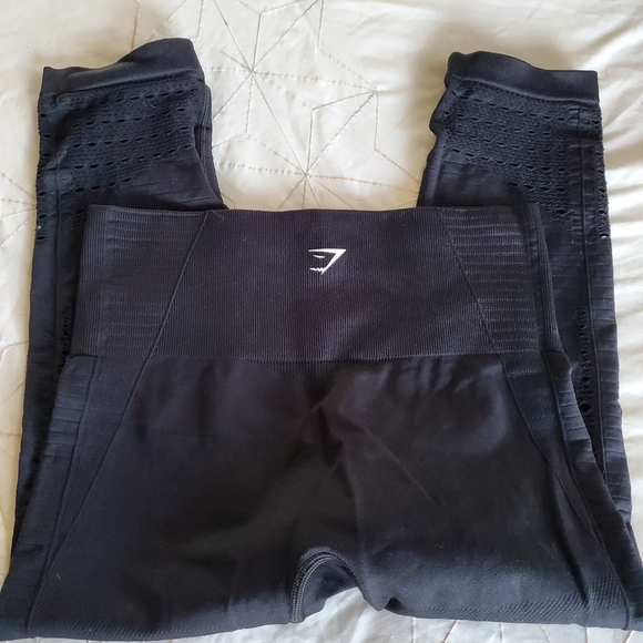 Black CROPPED Gymshark Leggings - Picture 1 of 3